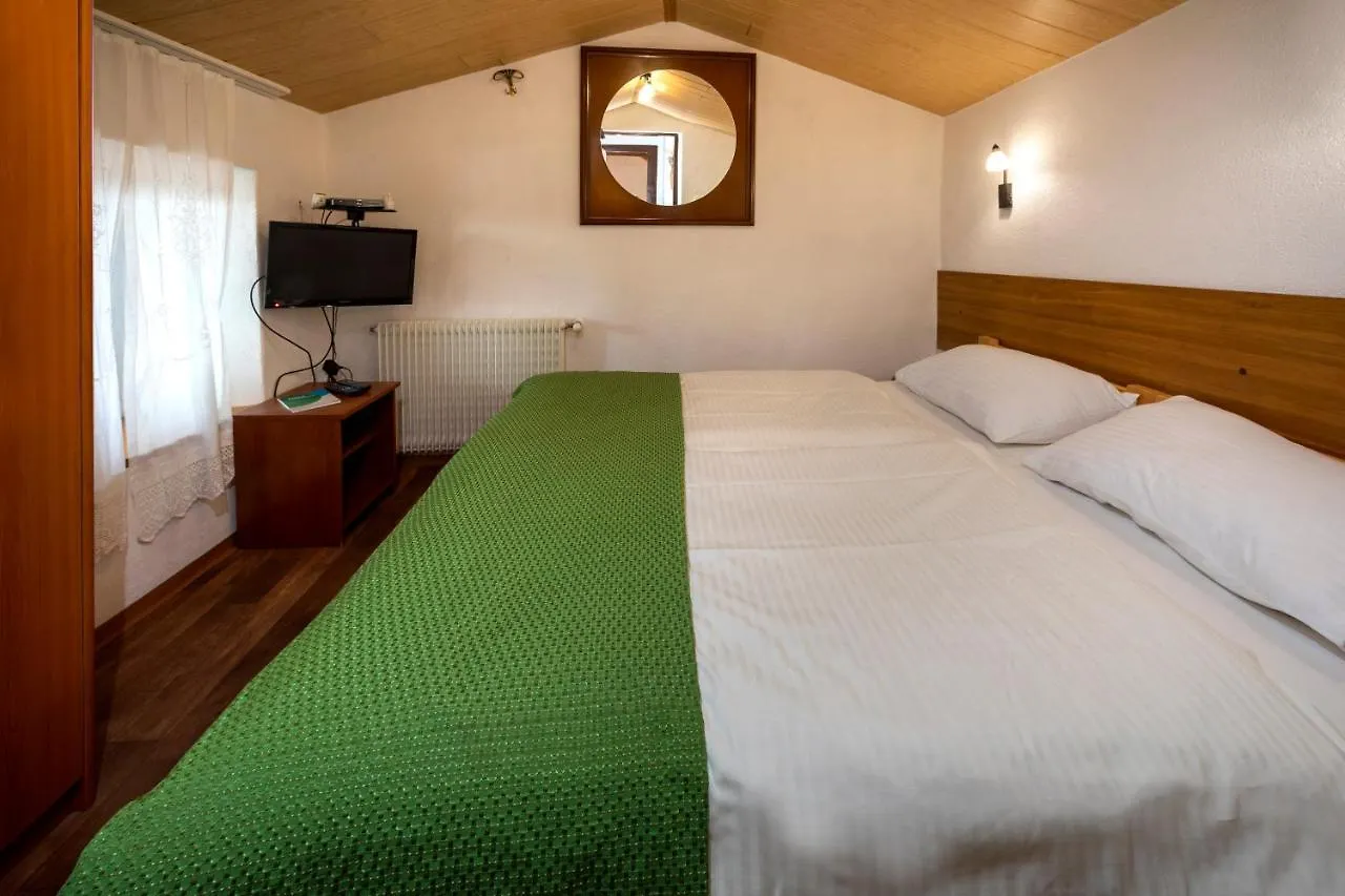 Apartment Pod Lipom Roc